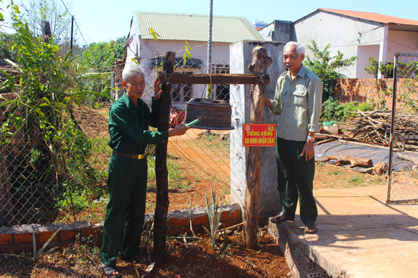 Mô hình “Tiếng kẻng an ninh” ở thôn 10 (xã Ia Drăng, huyện Chư Prông) nhận được sự ủng hộ của người dân. Ảnh: T.B
