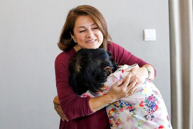 Cô Leigh Boughton trong ngày đoàn tụ với mẹ Nguyễn Thị Đẹp ngày 17.11.2019 tại Thành phố Hồ Chí Minh sau 44 năm xa cách. Ảnh: Reuters Cô Leigh Boughton trong ngày đoàn tụ với mẹ Nguyễn Thị Đẹp ngày 17.11.2019 tại Thành phố Hồ Chí Minh sau 44 năm xa cách. Ảnh: Reuters