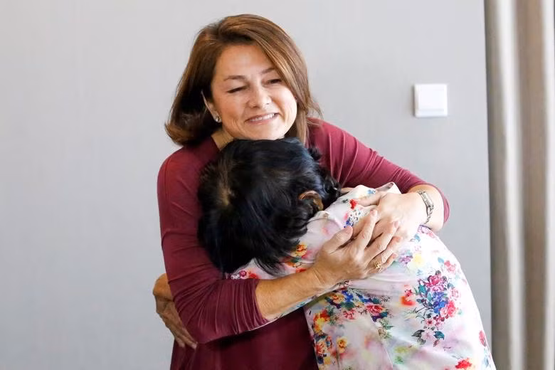  Cô Leigh Boughton trong ngày đoàn tụ với mẹ Nguyễn Thị Đẹp ngày 17.11.2019 tại Thành phố Hồ Chí Minh sau 44 năm xa cách. Ảnh: Reuters