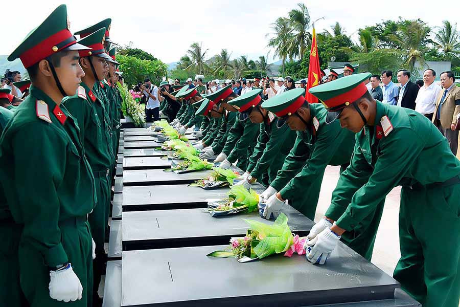 Lễ truy điệu và an táng 61 hài cốt liệt sĩ tại thị xã An Khê ngày 26-7-2019. Ảnh: Đ.T Lễ truy điệu và an táng 61 hài cốt liệt sĩ tại thị xã An Khê ngày 26-7-2019. Ảnh: Đ.T