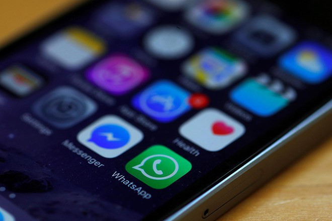 Facebook muốn hỗ trợ cộng đồng trong cuộc chiến với Covid-19. Ảnh: Reuters