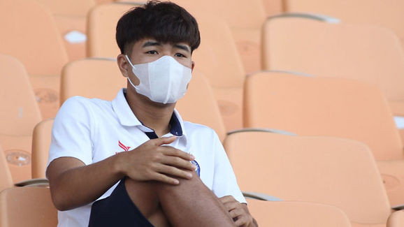 Đức Chinh đang phải nghỉ tập luyện lẫn thi đấu