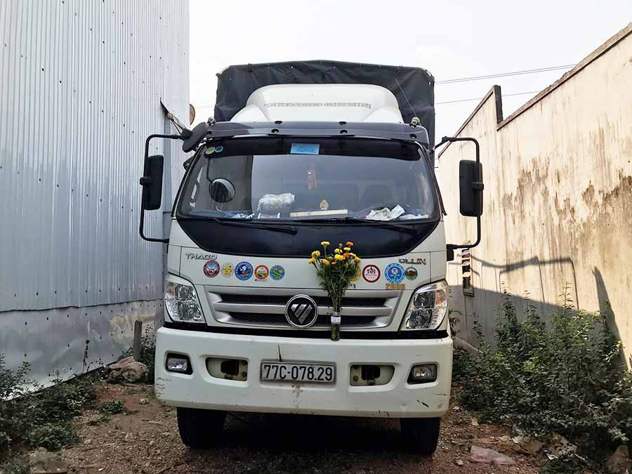 Chiếc xe của anh Hồng bị kẻ gian lấy trộm bình ắc quy. Ảnh: Văn Ngọc Chiếc xe của anh Hồng bị kẻ gian lấy trộm bình ắc quy. Ảnh: Văn Ngọc