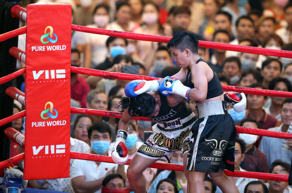 Thu Nhi dồn ép Kanyarat Yoohanngoh trong hiệp cuối - Ảnh: N.K.