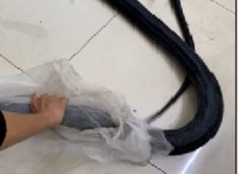 Con rắn hổ mang chúa nặng gần 10kg được phát hiện trên xe ôtô. Ảnh: CATH 