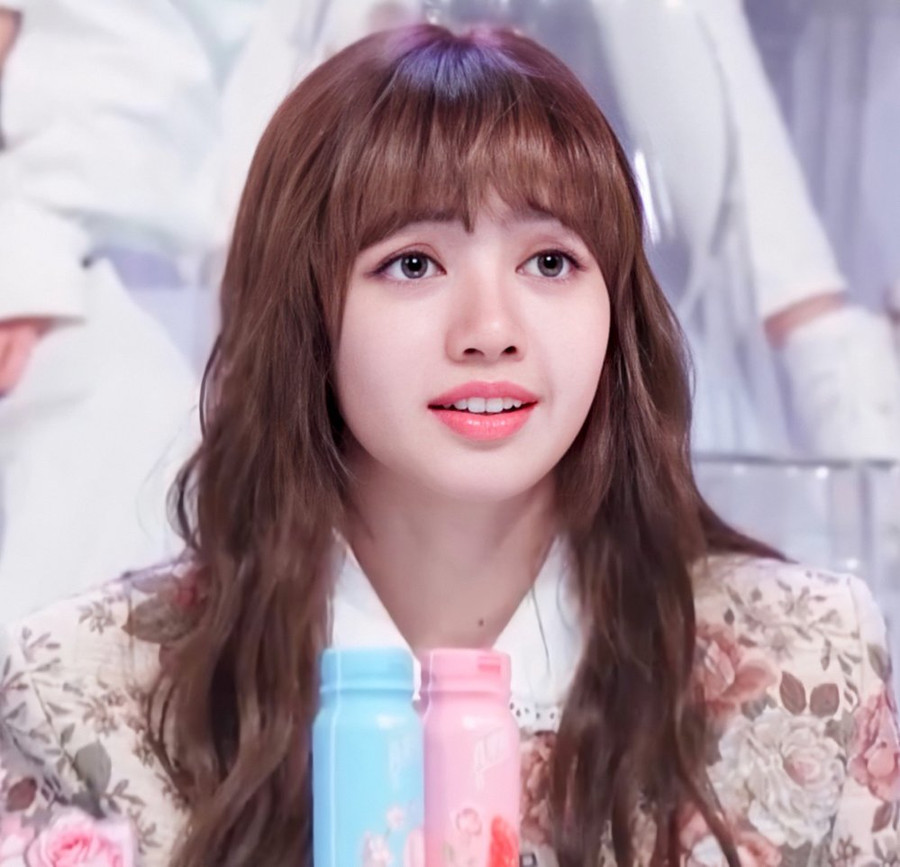 Vẻ dễ thương của Lisa. Ảnh: Weibo Vẻ dễ thương của Lisa. Ảnh: Weibo