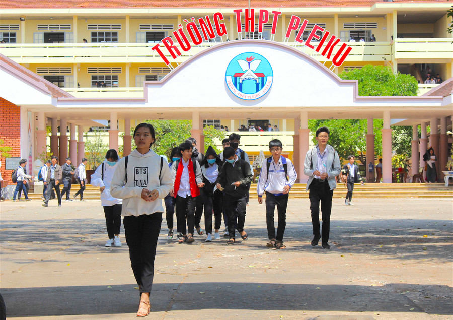 Thời gian chuyển trường đối với học sinh cấp THPT sẽ kéo dài đến hết tháng 3-2020. Ảnh: Mộc Trà