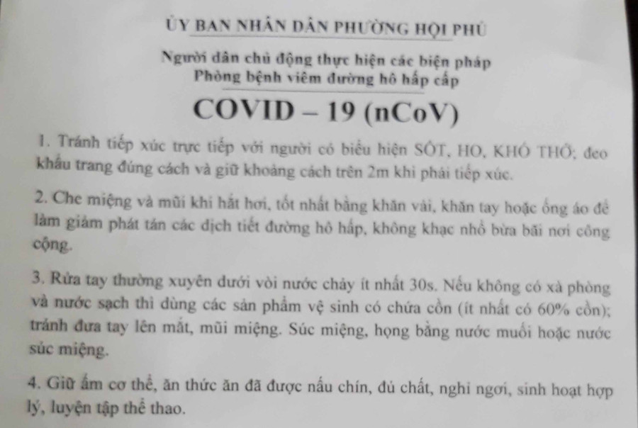Thông báo của UBND phường khuyến cáo cư dân trên địa bàn chấp hành thực hiện một số quy định bắt buộc để phòng chống Covid-19. Ảnh: Thất Sơn Thông báo của UBND phường khuyến cáo cư dân trên địa bàn chấp hành thực hiện một số quy định bắt buộc để phòng chống Covid-19. Ảnh: Thất Sơn