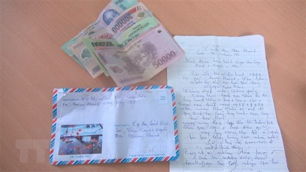 Bức tâm thư và số tiền bà Niệm ủng hộ phòng chống dịch. (Ảnh: Hoa Mai/TTXVN) Bức tâm thư và số tiền bà Niệm ủng hộ phòng chống dịch. (Ảnh: Hoa Mai/TTXVN)