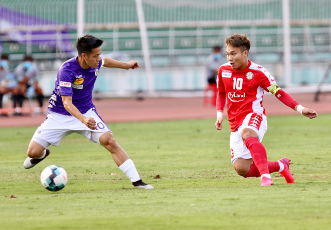 Hai đội trưởng Văn Quyết (trái) và Phi Sơn đều xứng đáng lên tuyển - Khả Hòa