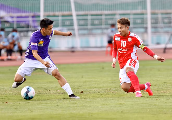 Hai đội trưởng Văn Quyết (trái) và Phi Sơn đều xứng đáng lên tuyển - Khả Hòa