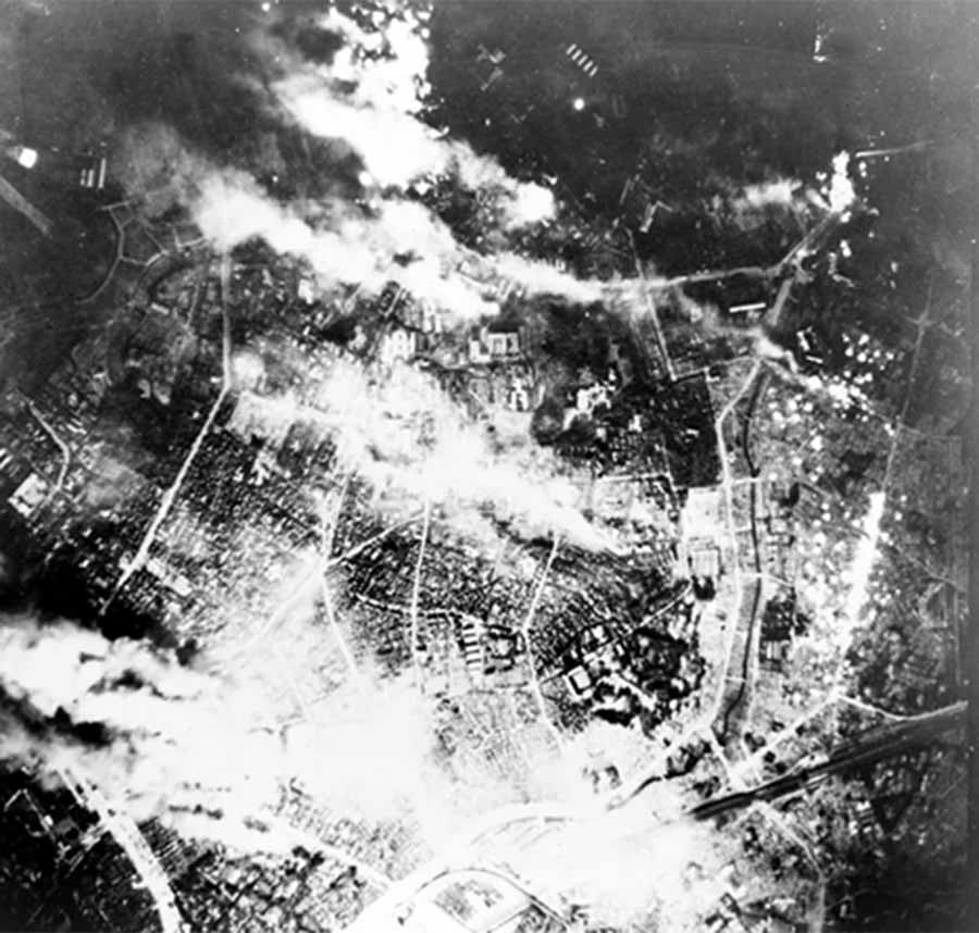 Tokyo bốc cháy, năm 1945.