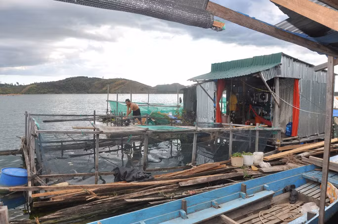 Cuộc sống bình dị của người dân làng chài Sê San