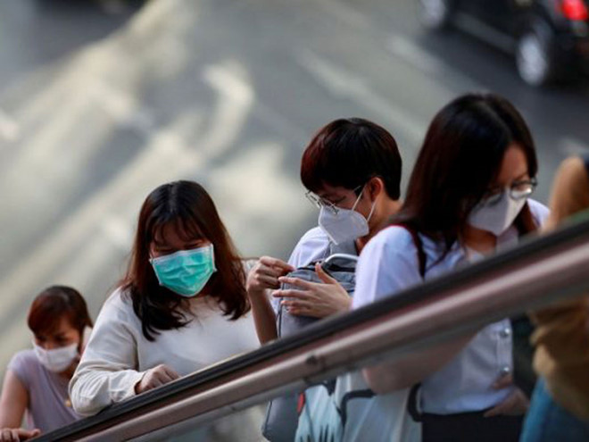 Thực hiện nghiêm việc đeo khẩu trang tại các nơi công cộng có tập trung đông người (ảnh internet) Thực hiện nghiêm việc đeo khẩu trang tại các nơi công cộng có tập trung đông người (ảnh internet)