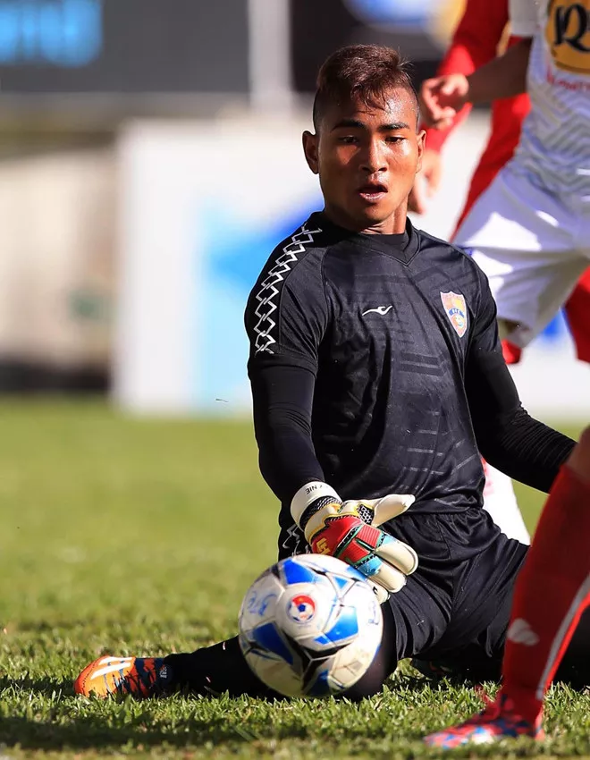 Thủ môn tuyển U23 Việt Nam Y Êli NiÊ cũng là một trong số các thành viên nhận án phạt của VFF