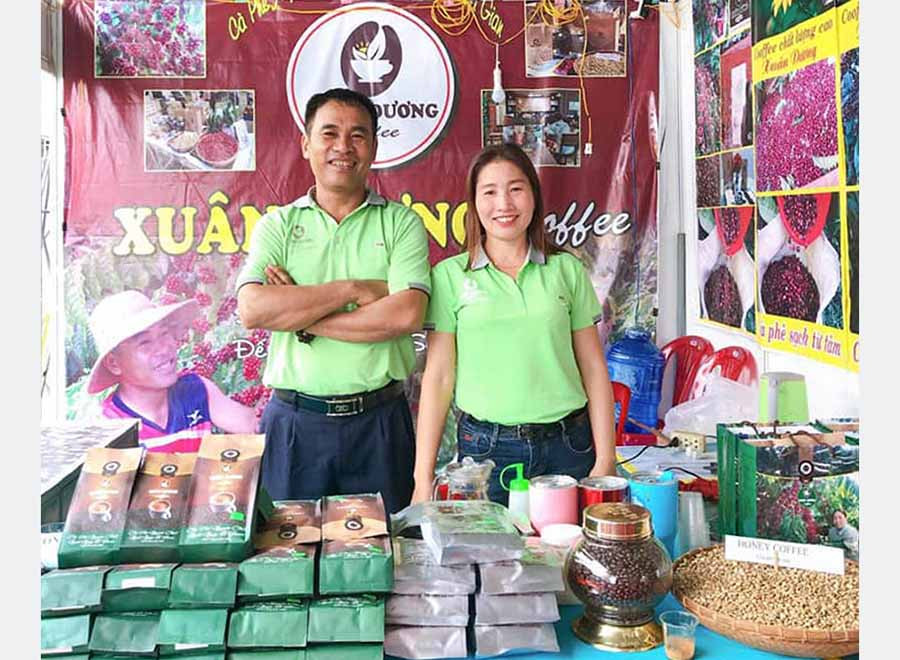 Sản phẩm cà phê hạt rang nguyên chất và cà phê bột nguyên chất của hộ kinh doanh Phạm Xuân Dương đạt chứng nhận OCOP 3 sao cấp tỉnh năm 2019. Ảnh: Đ.Y  Sản phẩm cà phê hạt rang nguyên chất và cà phê bột nguyên chất của hộ kinh doanh Phạm Xuân Dương đạt chứng nhận OCOP 3 sao cấp tỉnh năm 2019. Ảnh: Đ.Y