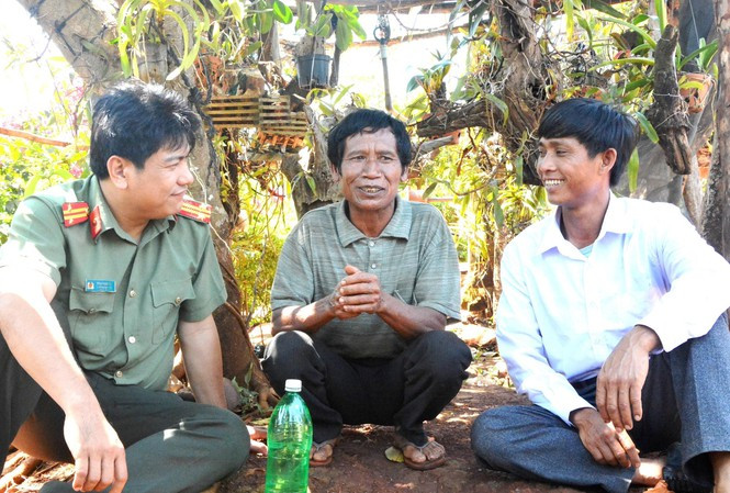 Công an huyện Chư Sê (Gia Lai) đến động viên người từng lầm lỡ ổn định cuộc sống