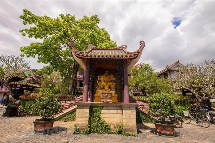 Bước chân vào chốn đây như lạc vào phim trường của một bộ phim cổ trang hoành tráng được dàn dựng công phu. (Ảnh: Minh Sơn/Vietnam+)