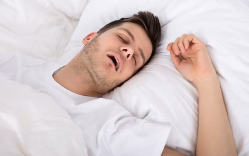 Ngủ quá ít hoặc quá nhiều: Nếu giấc ngủ ngắn hoặc dài hơn 7- 8 tiếng, cơ thể tự động chuyển sang trạng thái rối loạn và bắt đầu sản xuất hợp chất cortisol và norepinephrine gây đau đầu. Ngủ quá ít hoặc quá nhiều: Nếu giấc ngủ ngắn hoặc dài hơn 7- 8 tiếng, cơ thể tự động chuyển sang trạng thái rối loạn và bắt đầu sản xuất hợp chất cortisol và norepinephrine gây đau đầu.