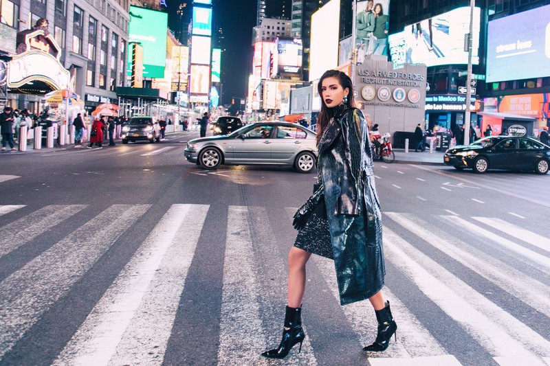 và hơn hết là phong cách make up do chính Minh Tú tự tay thực hiện làm nổi bật lên vóc dáng và sự cuốn hút vốn có của mình. và hơn hết là phong cách make up do chính Minh Tú tự tay thực hiện làm nổi bật lên vóc dáng và sự cuốn hút vốn có của mình.