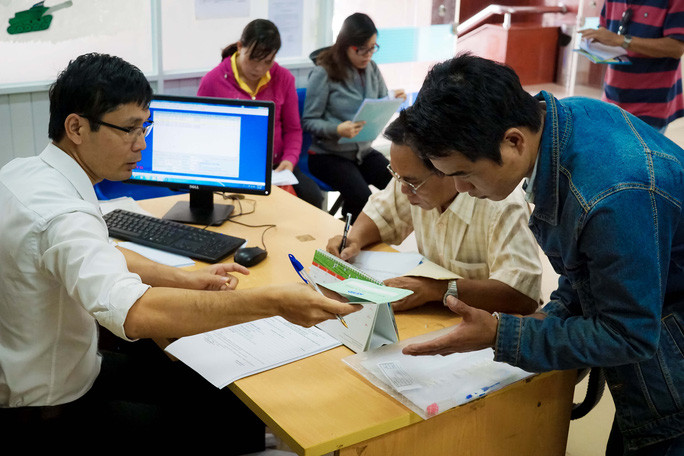 Công chức BHXH TP HCM trong giờ làm việc