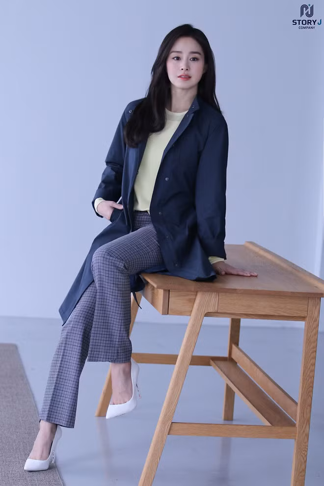 Hi Bye Mama là dự án đầu tiên của Kim Tae Hee sau khi lập gia đình, đồng thời cũng là tác phẩm màn ảnh nhỏ đánh dấu sự trở lại của cô sau 5 năm vắng bóng - ẢNH: STORY J COMPANY