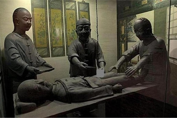 Quá trình tịnh thân của các hoạn quan Trung Quốc. Quá trình tịnh thân của các hoạn quan Trung Quốc.