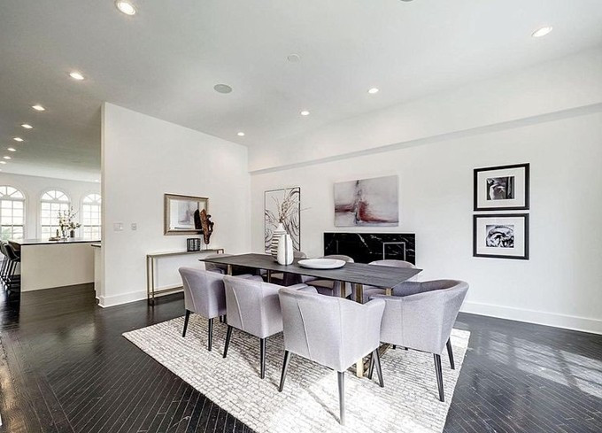 Thiết kế nhà bếp là không gian mở, đủ chỗ cho nhiều người và có bàn đảo thông minh.