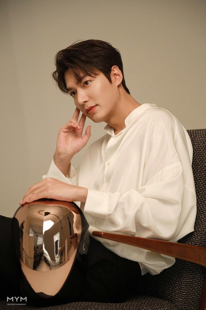 Đây cũng là bộ phim đầu tiên có sự tham gia của Lee Min Ho sau khi xuất ngũ hồi tháng 4.2019. Ảnh: MYM. Đây cũng là bộ phim đầu tiên có sự tham gia của Lee Min Ho sau khi xuất ngũ hồi tháng 4.2019. Ảnh: MYM.