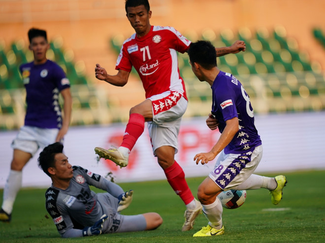 Thủ môn Tiến Dũng liên tiếp mắc lỗi khi về chơi cho CLB TP.HCM - Ảnh: Độc Lập Thủ môn Tiến Dũng liên tiếp mắc lỗi khi về chơi cho CLB TP.HCM - Ảnh: Độc Lập