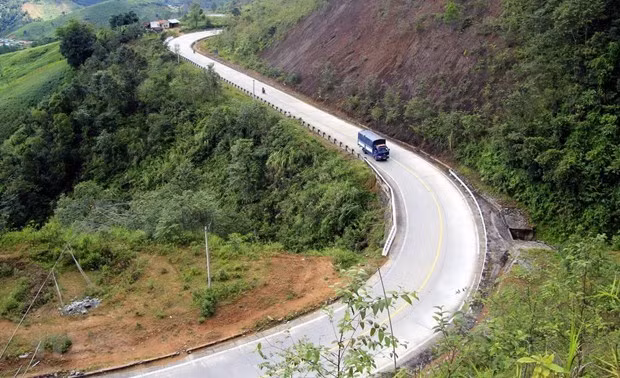  Đèo Lò Xo đoạn qua huyện Đăk Glei. (Ảnh: Cao Nguyên/TTXVN)