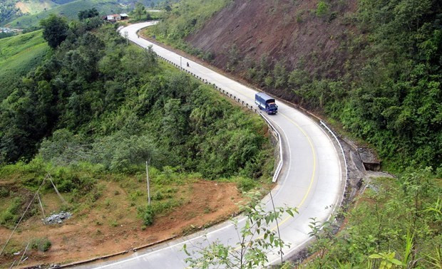 Đèo Lò Xo đoạn qua huyện Đăk Glei. (Ảnh: Cao Nguyên/TTXVN) Đèo Lò Xo đoạn qua huyện Đăk Glei. (Ảnh: Cao Nguyên/TTXVN)