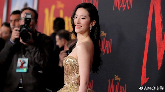 Ngay cả khi cô cười cũng không lộ khuyết điểm. Ảnh: Weibo