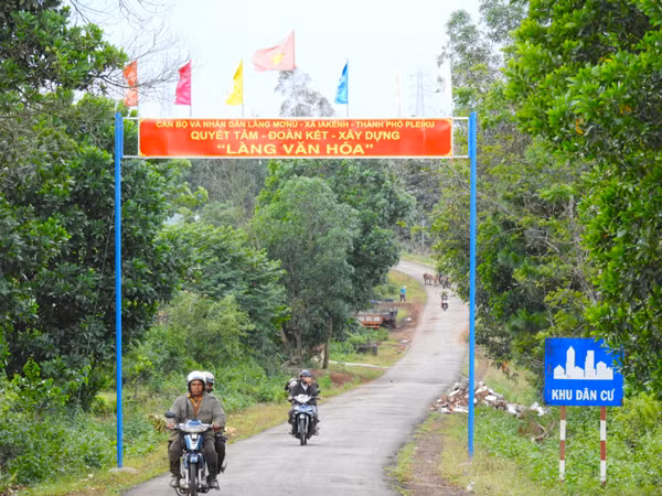 Bộ mặt nông thôn tại làng Mơ Nú xã Ia Kênh. Ảnh: T.N