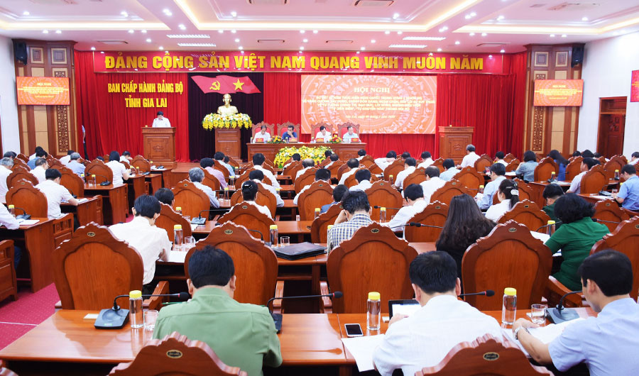 Quang cảnh hội nghị sơ kết 3 năm thực hiện Nghị quyết Trung ương 4 (khóa XII) do Ban Thường vụ Tỉnh ủy tổ chức ngày 9-3. Ảnh: M.N