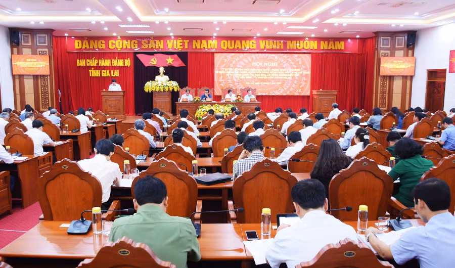 Quang cảnh hội nghị sơ kết 3 năm thực hiện Nghị quyết Trung ương 4 (khóa XII) do Ban Thường vụ Tỉnh ủy tổ chức ngày 9-3. Ảnh: M.N