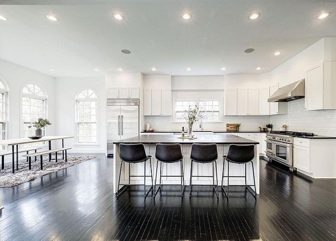 Các khu sinh hoạt chung như phòng khách, phòng ăn được thiết kế rộng rãi tạo sự thoải mái.