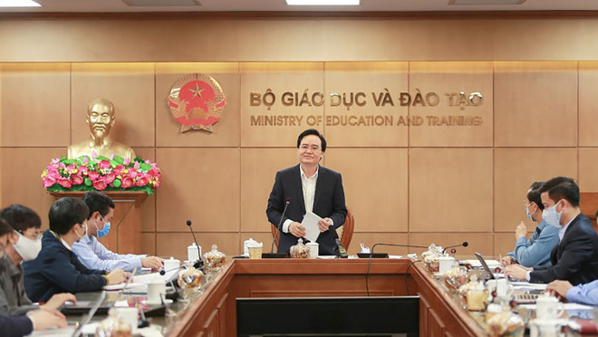 Bộ trưởng Phùng Xuân Nhạ yêu cầu đẩy nhanh tinh giản chương trình, sớm công bố đề thi tham khảo - Ảnh Bộ GD-ĐT  Bộ trưởng Phùng Xuân Nhạ yêu cầu đẩy nhanh tinh giản chương trình, sớm công bố đề thi tham khảo - Ảnh Bộ GD-ĐT