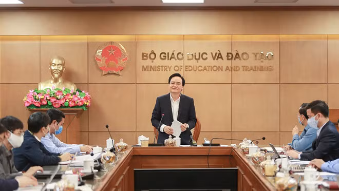  Bộ trưởng Phùng Xuân Nhạ yêu cầu đẩy nhanh tinh giản chương trình, sớm công bố đề thi tham khảo - Ảnh Bộ GD-ĐT