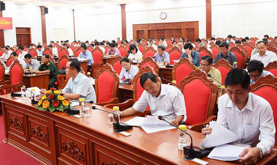  Các đại biểu tham dự hội nghị sơ kết 3 năm thực hiện Nghị quyết Trung ương 4 (khóa XII) do Ban Thường vụ Tỉnh ủy tổ chức ngày 9-3. Ảnh: M.N