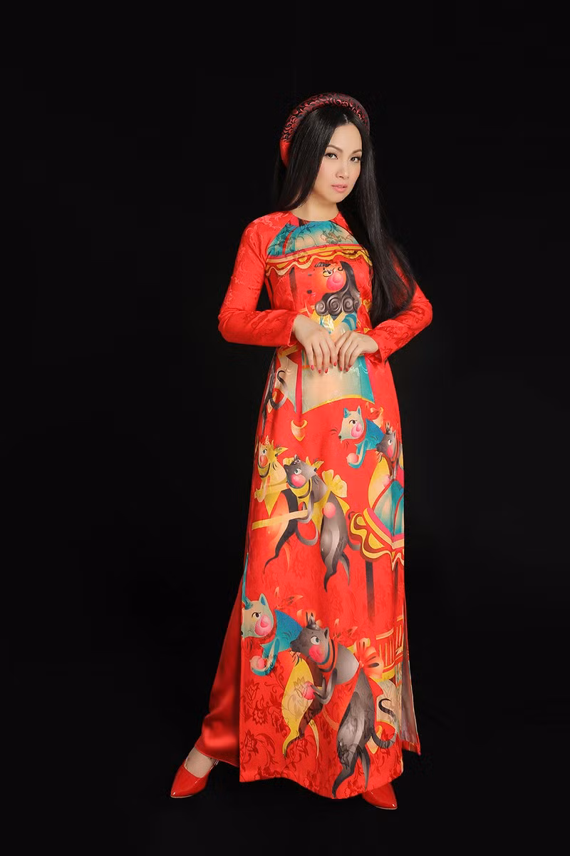 Nữ ca sĩ thừa nhận cô hơi áp lực khi làm vợ của một tỷ phú có nhiều phụ nữ đẹp vây quanh. Tuy nhiên, thay vì nổi máu ghen hay lúc nào cũng khư khư giữ lấy chồng, cô tích cực làm đẹp cho cả vóc dáng vẫn tri thức để xứng với chồng. Đó cũng là lý do cô không ngồi nhà như bình hoa di động mà học diễn xuất, viết kịch bản và làm phim. Cô muốn chồng có thể cảm thấy tự hào khi đứng cạnh mình.