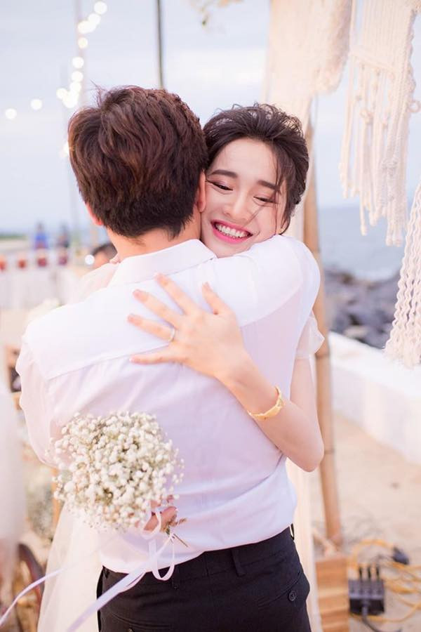 Để đến được với nhau, cặp đôi đã trải qua nhiều thử thách tình yêu và vô số tin đồn tan vỡ. Cuối cùng, Trường Giang và Nhã Phương đã chứng minh mình sinh ra để dành cho nhau bằng đám cưới đẹp như mơ. 