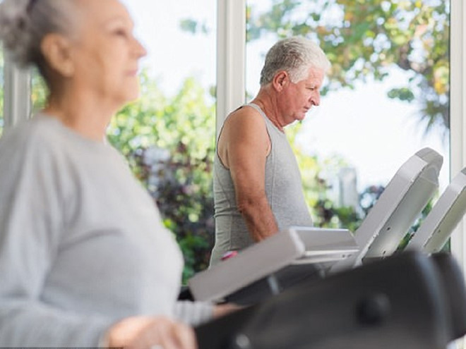 Tập thể dục thường xuyên mang lại rất nhiều lợi ích cho người lớn tuổi. Ảnh minh họa: Shutterstock