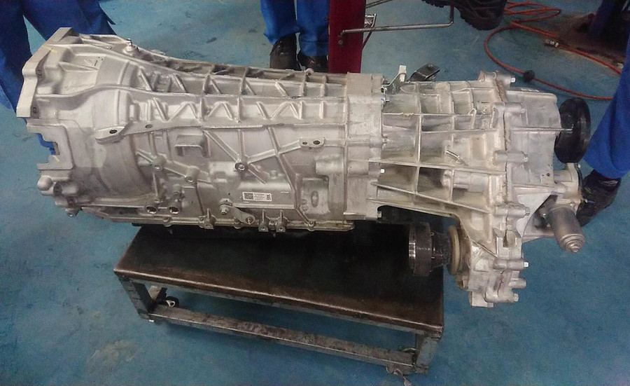 Xe Ford của anh Khang gặp lỗi hộp số. Ảnh: NVCC 