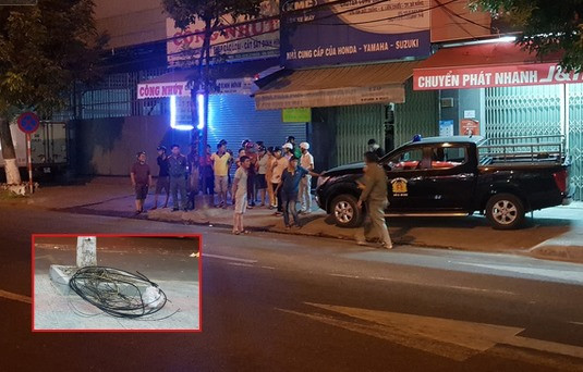 Thanh niên đi xe máy vướng vào dây cáp hiện đang trong tình trạng nguy kịch. Ảnh: Hà Nam  Thanh niên đi xe máy vướng vào dây cáp hiện đang trong tình trạng nguy kịch. Ảnh: Hà Nam