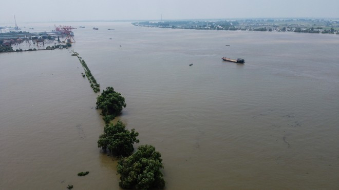 Ảnh chụp sông Dương Tử chảy qua thành phố Cửu Giang, tỉnh Giang Tây ngày 17.7 - Ảnh: AFP Ảnh chụp sông Dương Tử chảy qua thành phố Cửu Giang, tỉnh Giang Tây ngày 17.7 - Ảnh: AFP