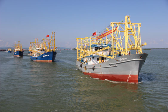 Những con tàu lớn ở huyện Núi Thành rẽ sóng vươn khơi bám biển bảo vệ chủ quyền Hoàng Sa, Trường Sa của Tổ quốc Những con tàu lớn ở huyện Núi Thành rẽ sóng vươn khơi bám biển bảo vệ chủ quyền Hoàng Sa, Trường Sa của Tổ quốc