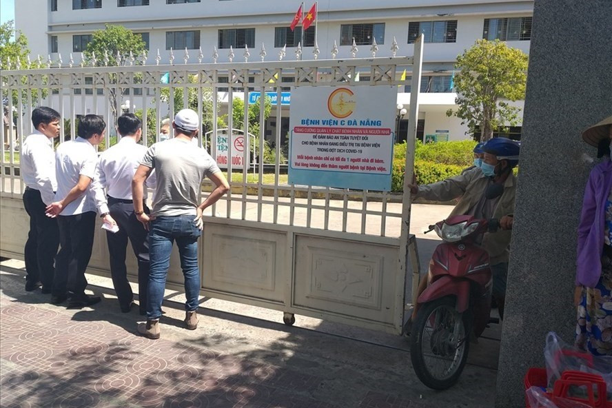 Một bệnh viện tại Đà Nẵng bị phong tỏa sau khi xuất hiện 1 ca mắc COVID-19. Ảnh: Nguyễn Hồng Một bệnh viện tại Đà Nẵng bị phong toả sau khi xuất hiện 1 ca mắc COVID-19. Ảnh: Nguyễn Hồng