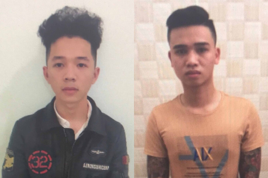 2 đối tượng Nguyên (trái) và Tiến tại cơ quan Công an. Ảnh: Văn Ngọc 