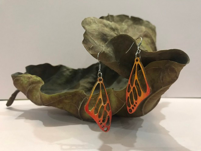 Đôi bông tai do Hảo làm